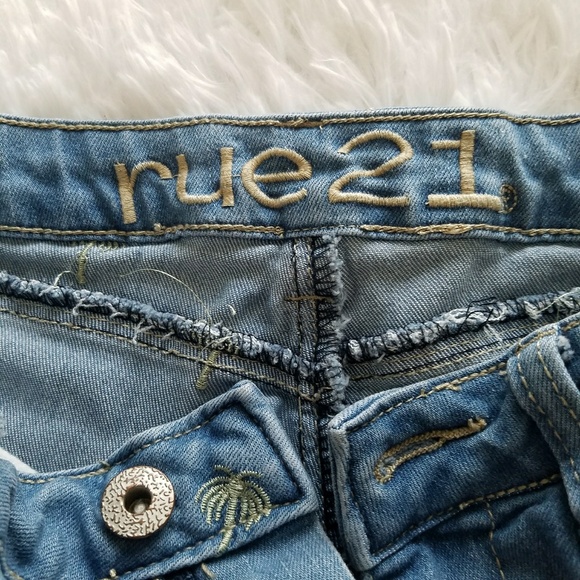 Rue 21 short sz~1/2 - Picture 3 of 4